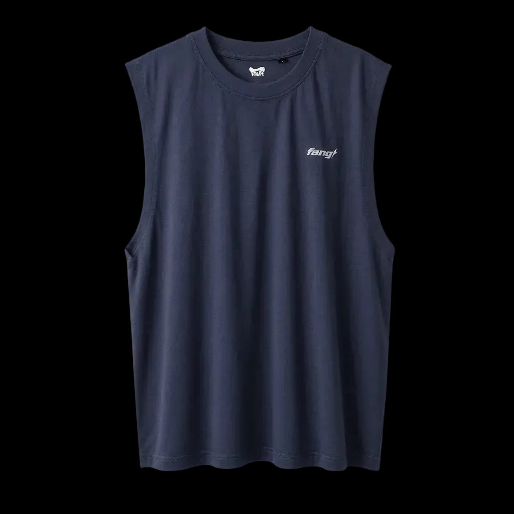 Camiseta sin mangas color azul oscuro (ebony), vista de frente, algodón 100%. Logo fang en el corazón de color hueso (beige).