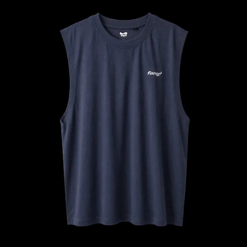 Camiseta sin mangas color gris oscuro, vista de frente, algodón 100%. Logo fang en el corazón de color hueso.