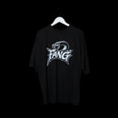 camiseta negra muda de fang syndicate, colgada de percha blanca. logo de serpiente en estado de ataque y logo fang brutalista en blanco. 200g valencia streetwear costa este