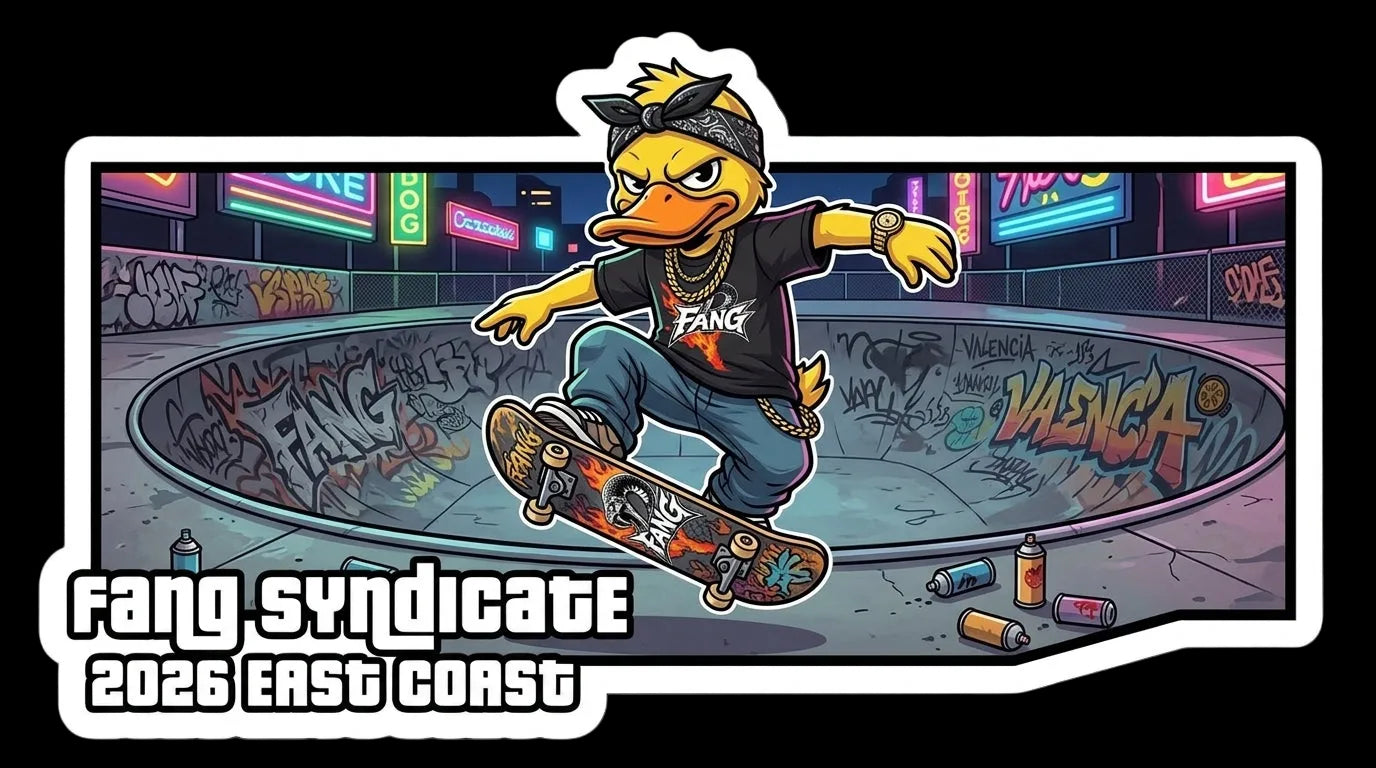 pegatina de un pato patinando en un skate park de valencia, con grafitis y anuncios de neones. el pato lleva la camiseta negra la muda de fang Syndicate intervenida manualmente con pintura textil, formando una llama con la forma de la comunidad valenciana.