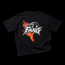 camiseta la muda, negra de algodón 100% con logo de serpiente y logo fang brutalista en el pecho. pintada a mano con pintura textil una a una, personalizada con una llama.